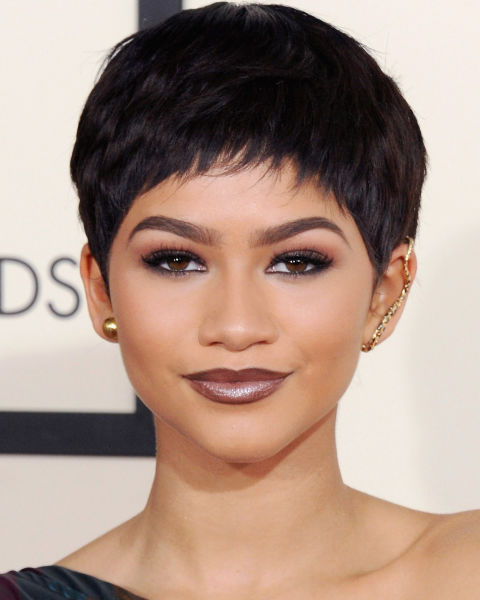 Oh Zendaya, cuánto te queremos. Con peluca o no, todas podemos lucir un corte así. 